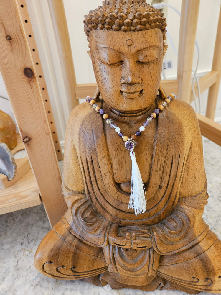 108-Perlen Mala aus Lepidolith, Amethyst, Angel Aura & Palo Santo – Handgefertigte Gebetskette für innere Ruhe, Klarheit und sanfte Erdung