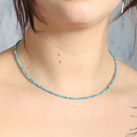 Apatit 2 mm Perlenkette facettiert | 45 cm + Silberverschluss