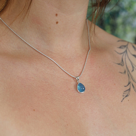 Aquamarin Anhänger in Tropfenform | In Silber gefasst