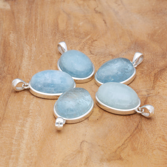 Aquamarin Anhänger (oval) in Silber gefasst