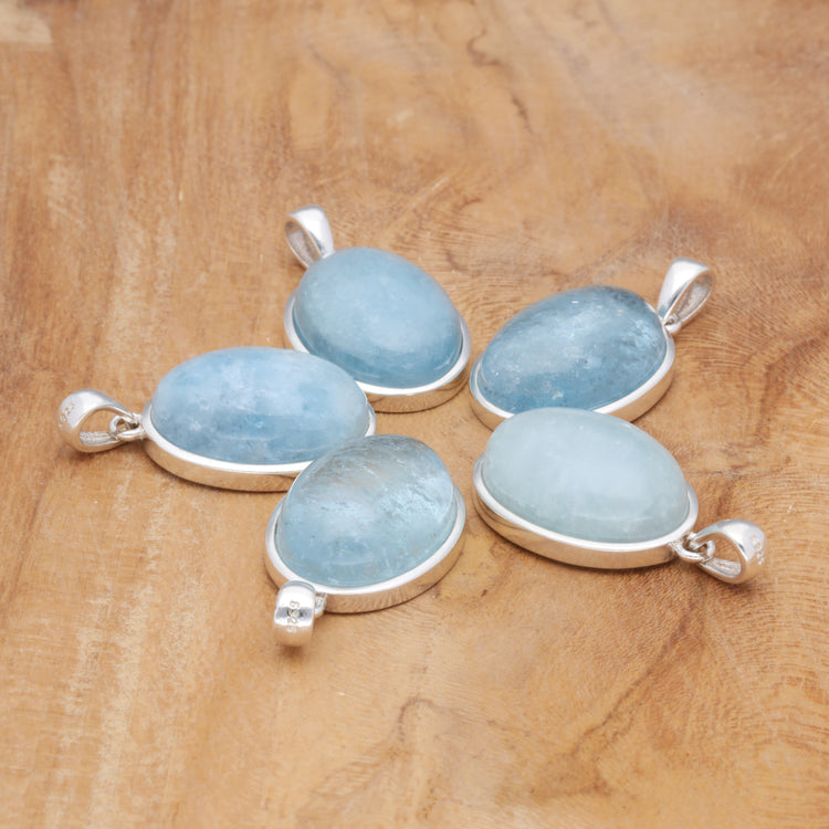 Aquamarin Anhänger (oval) in Silber gefasst