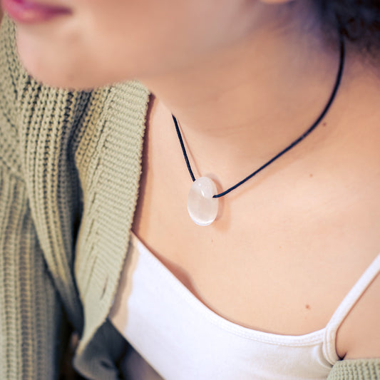 Pendentif goutte en sélénite