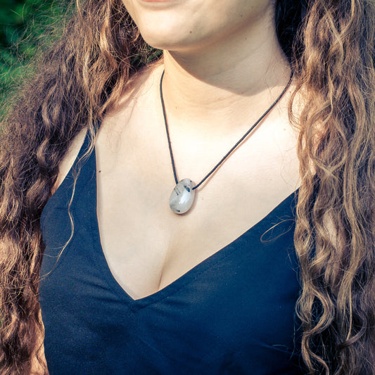 Pendentif goutte en quartz tourmaline