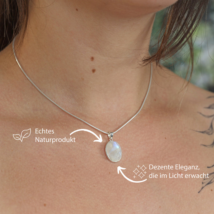 Regenbogen Mondstein Anhänger (oval) in Silber gefasst