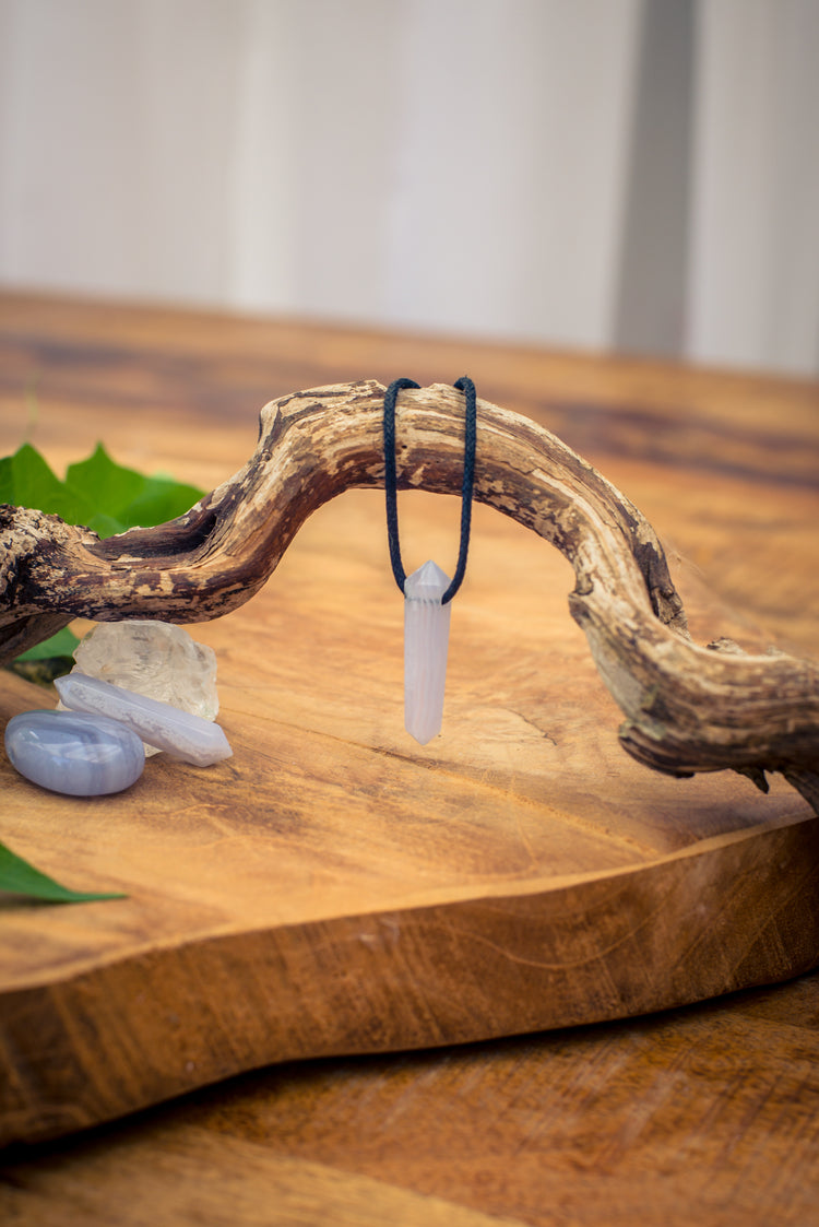 Chalcedon, blau Spitze gebohrt