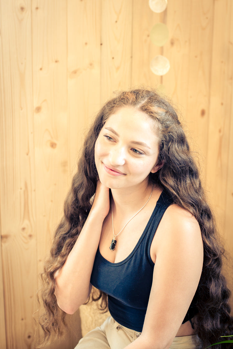 Turmalin, schwarz (Schörl) Gefasster Rohsteinanhänger