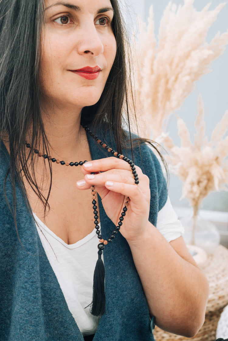 Mala aus schwarzem Turmalin (Schörl) zum Thema Schutz