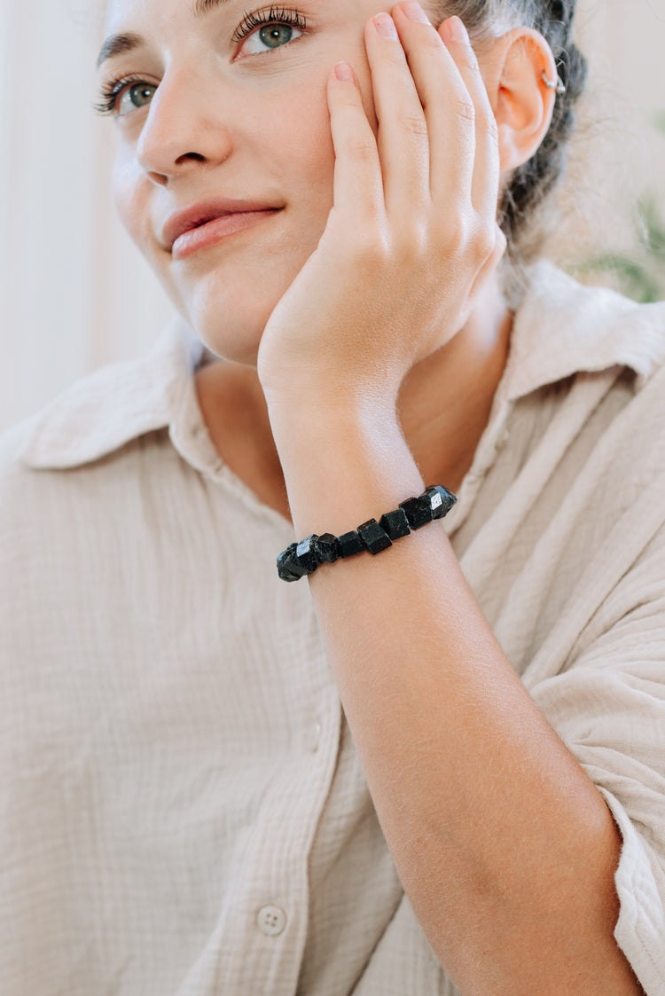 Turmalin, schwarz (Schörl) Rohstein-Armband | Kristallarmband