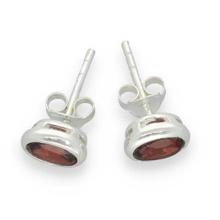Granat Ohrstecker facettiert | Ovale Perle 6x4 mm | 925er Silber