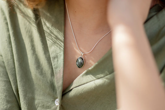 Seraphinit Anhänger (oval) in Silber gefasst