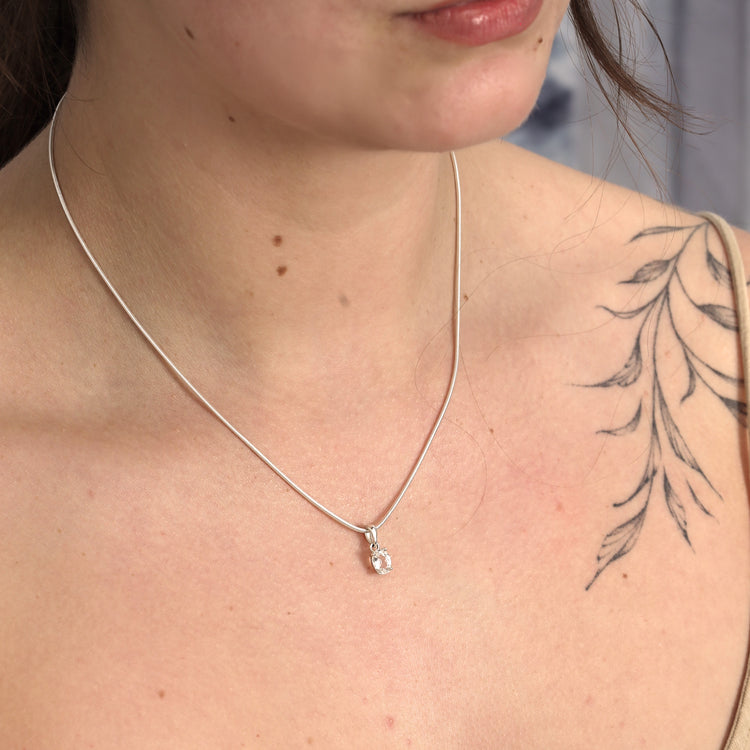 Bergkristall Anhänger facettiert | Krappenfassung | Ovale Perle 7x4 mm | 925er Silber