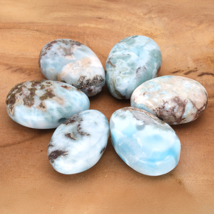 Larimar Tropfenanhänger mit Einschluss