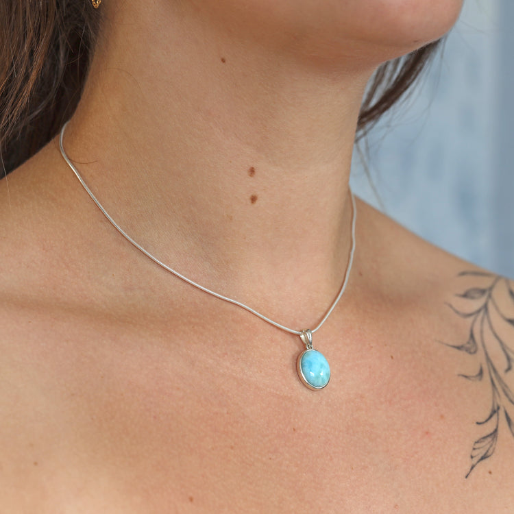 Larimar Anhänger (oval) in Silber gefasst