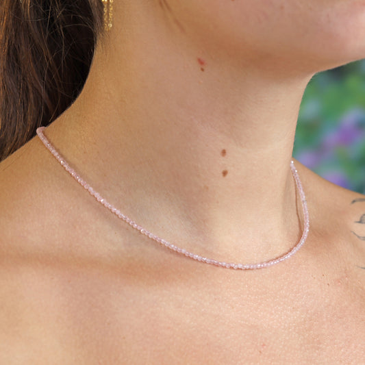 Rosenquarz 2 mm Perlenkette facettiert | 45 cm + Silberverschluss