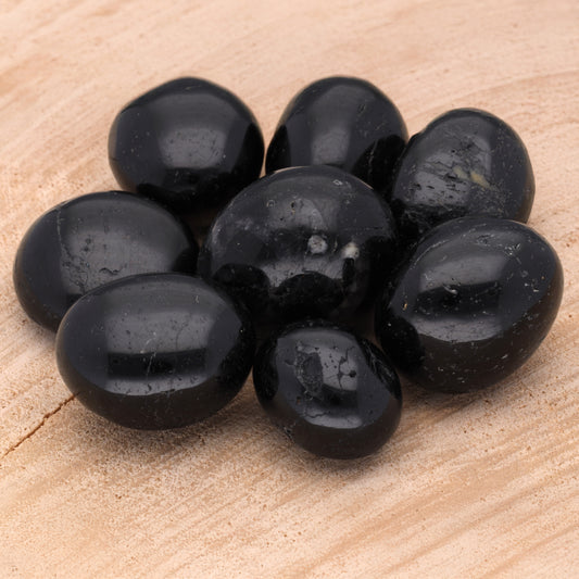 Turmalin, schwarz (Schörl) Trommelstein