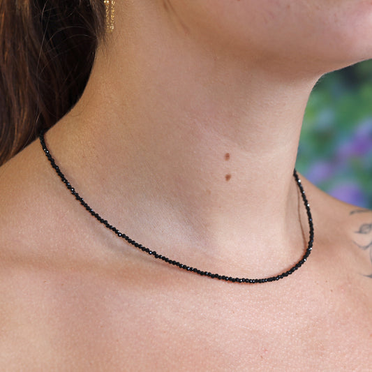 Turmalin, schwarz 2 mm Perlenkette facettiert | 45 cm + Silberverschluss