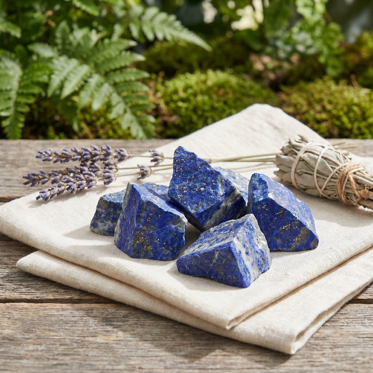 Lapislazuli Rohsteine| 100% naturbelassene Rohsteine — Tragebild