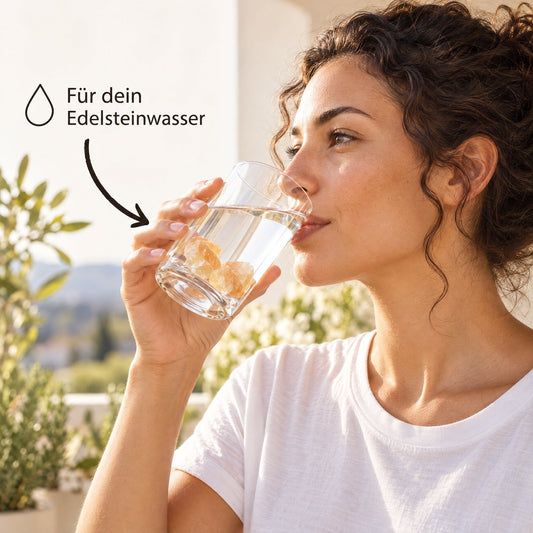 Glas Wasser mit Citrin Wassersteinen