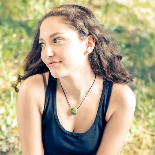 Jade (Nephrit) Tropfenanhänger