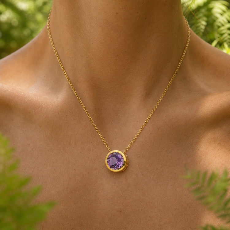 Amethyst Solitär-Anhänger mit Kette | vergoldetes 925er Silber | 45 cm