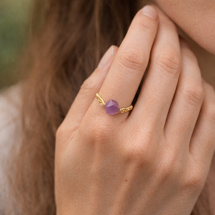 Amethyst Ring mit Sternschliff & Kupferdraht – Ø 20 mm