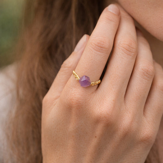 Amethyst Ring mit Sternschliff & Kupferdraht – Ø 20 mm