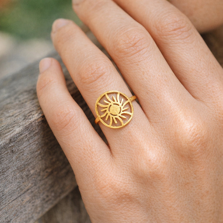 Edelstahl Sonnenring Gold – filigraner Sonnen-Ring, Größe 17,5 mm