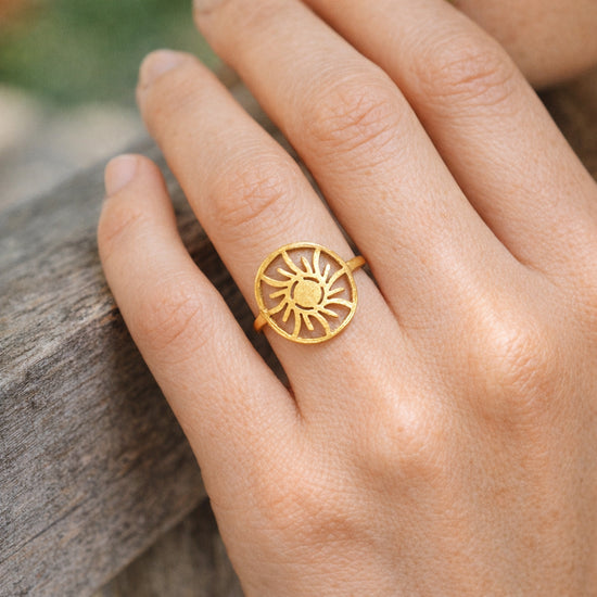 Edelstahl Sonnenring Gold – filigraner Sonnen-Ring, Größe 17,5 mm