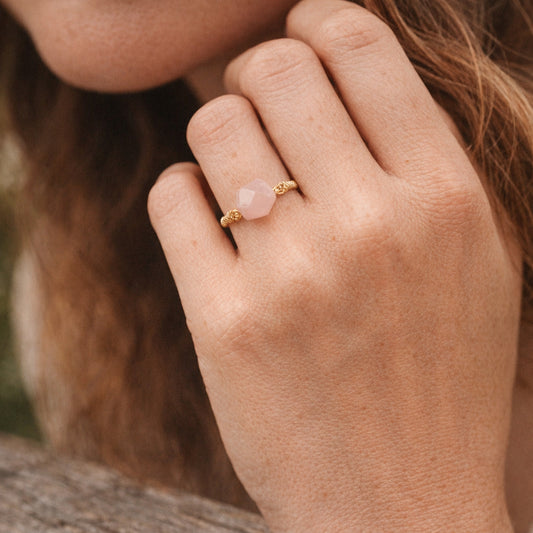 Rosenquarz Ring mit Kupferdraht – Sternschliff, handgewickelt