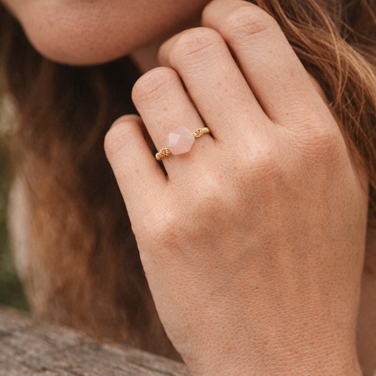 Rosenquarz Ring mit Kupferdraht – Sternschliff, handgewickelt