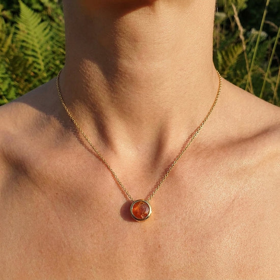 Sonnenstein Solitär-Anhänger mit Kette | vergoldetes 925er Silber | 45 cm