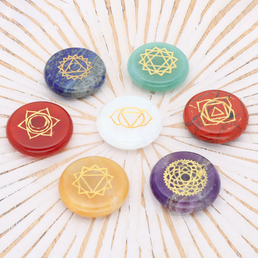 Chakra-Steine Set mit Symbolen | 7 Scheibensteine im Baumwollbeutel