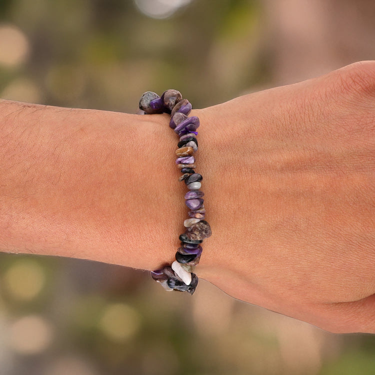 Pulsera de chips de charoita