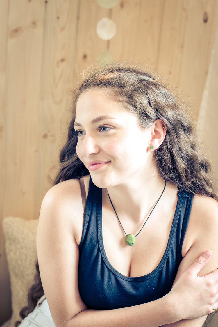 Nephrit Ohrstecker 6 mm | 925er Silber