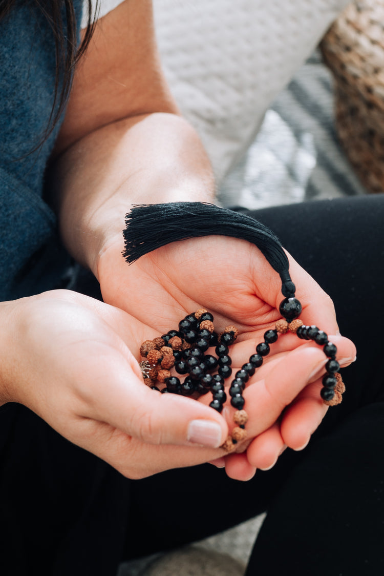 Mala aus schwarzem Turmalin (Schörl) zum Thema Schutz