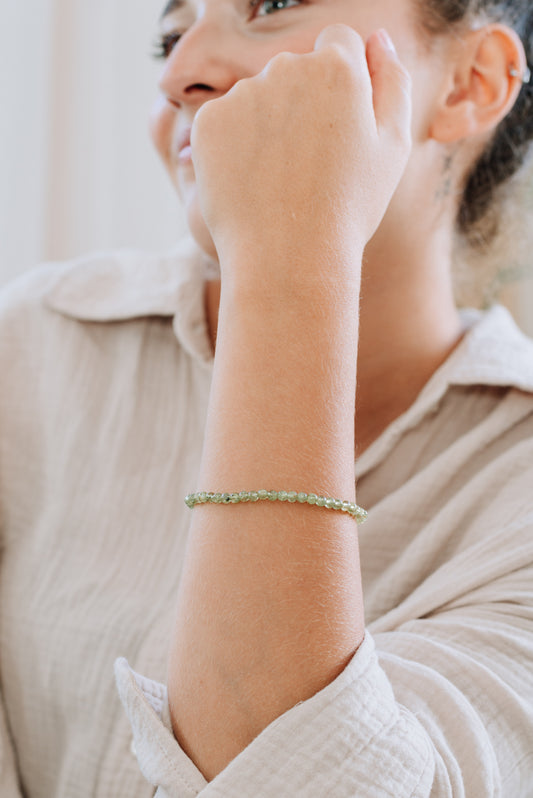 Peridot Kugelarmband 4mm | Mit Silberkugel