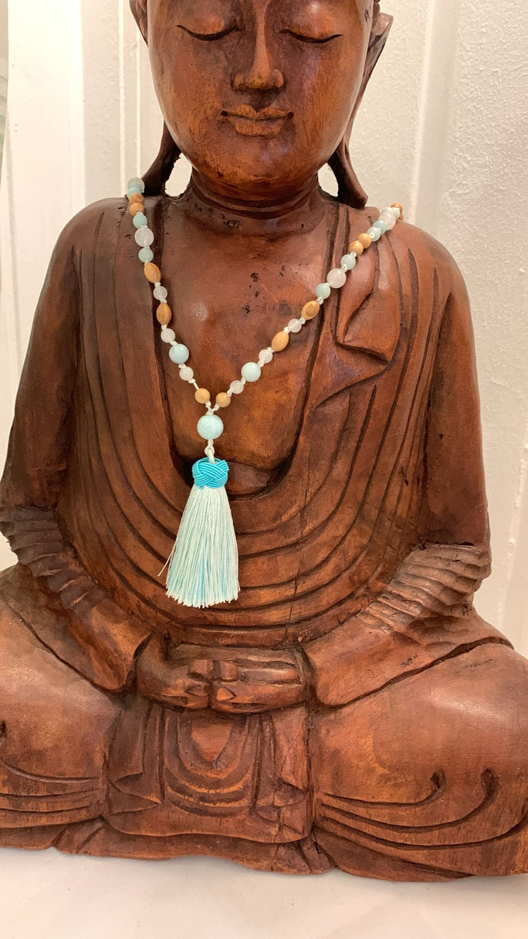 108-Perlen Mala aus Amazonit, weißer Jade und Holz – Handgeknüpfte Gebetskette mit Blume-des-Lebens-Anhänger