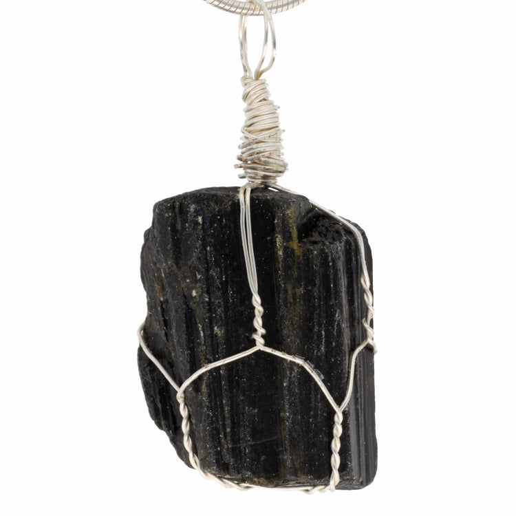 Turmalin, grün (Verdelith) Gefasster Rohsteinanhänger