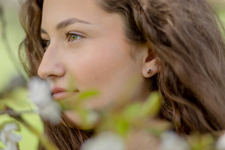 Granat Ohrstecker facettiert | Ovale Perle 6x4 mm | 925er Silber