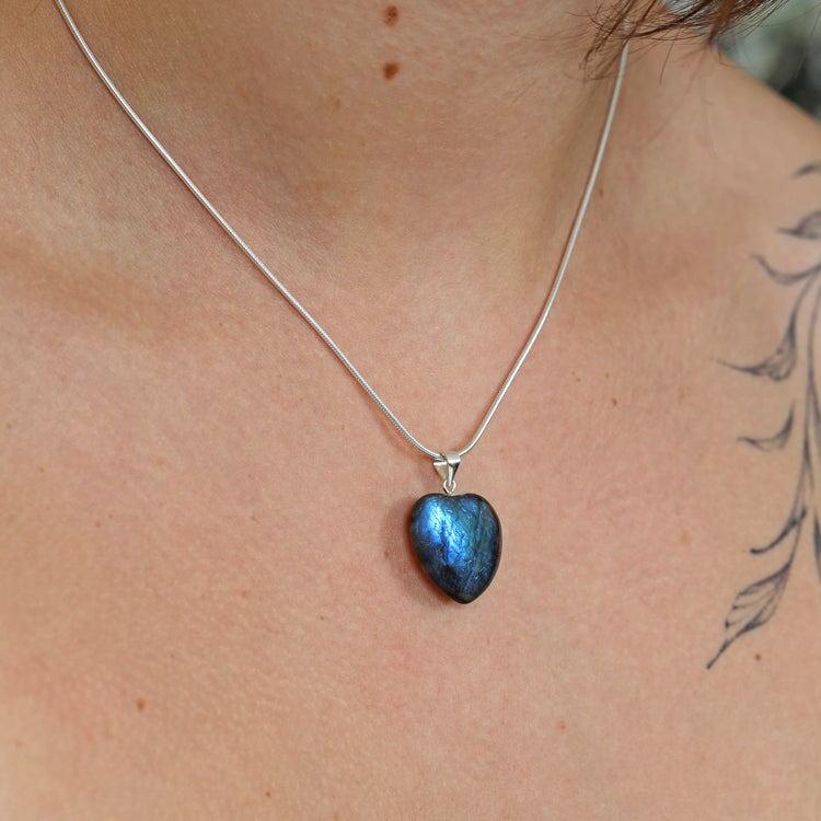 Ciondolo a cuore in Labradorite | 2x2 cm + occhiello in argento 925