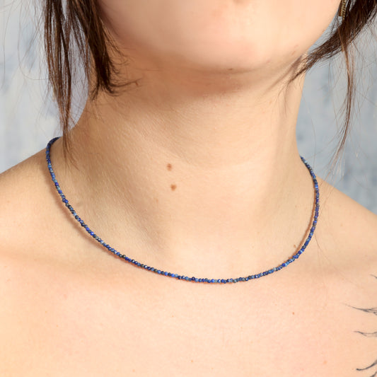 Lapislazuli 2 mm Perlenkette facettiert | 45 cm + Silberverschluss