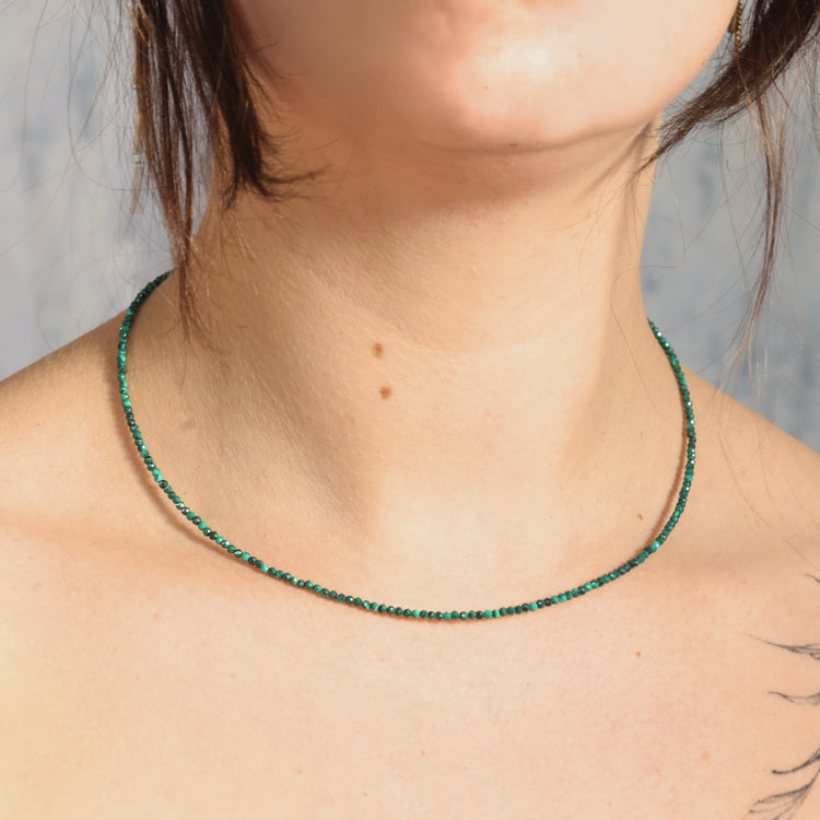 Malachit 2 mm Perlenkette facettiert | 45 cm + Silberverschluss