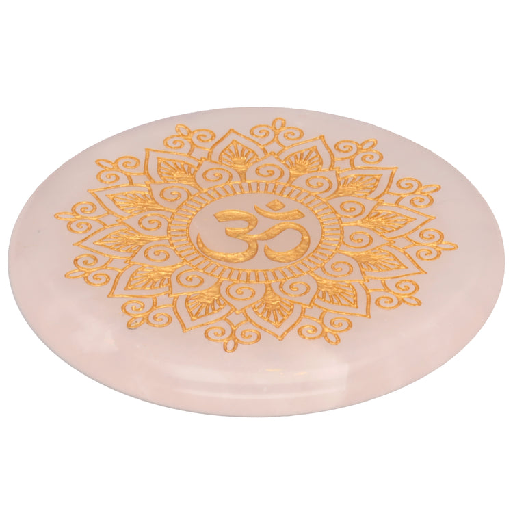 Rosenquarz Scheibenstein mit goldener Ohm Gravur