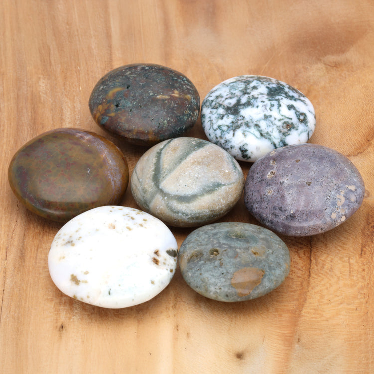 Pierre roulée en jaspe océan