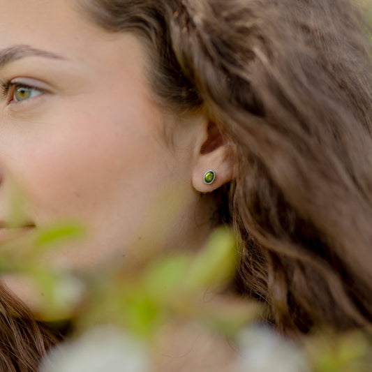 Peridot Ohrstecker facettiert | Ovale Perle 6x4 mm | 925er Silber