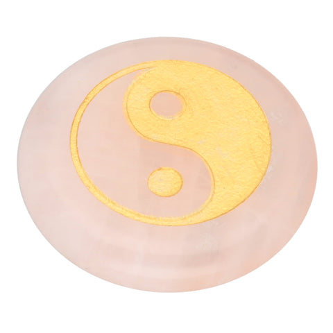 Rosenquarz Scheibenstein mit goldener Yin & Yang Gravur