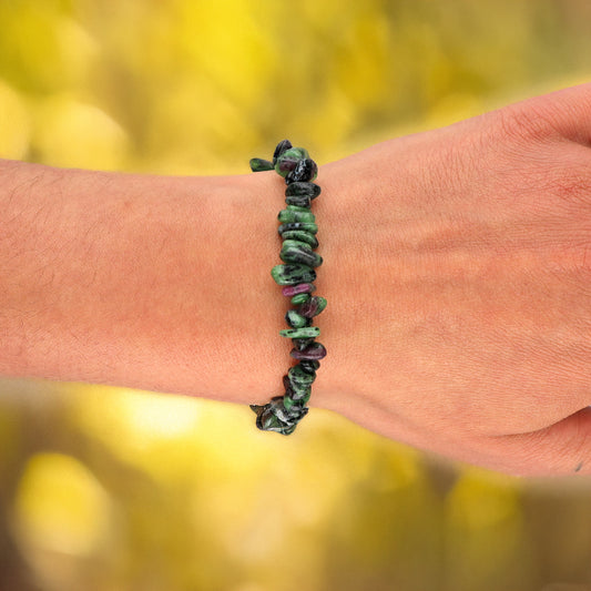 Zoisit mit Rubin Splitterarmband