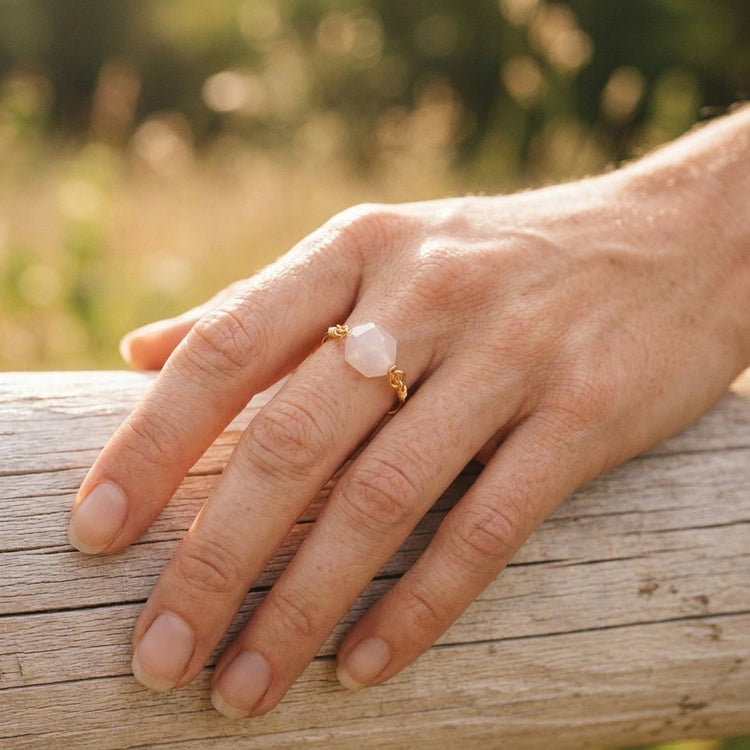 Rosenquarz Ring mit Kupferdraht – Sternschliff, handgewickelt