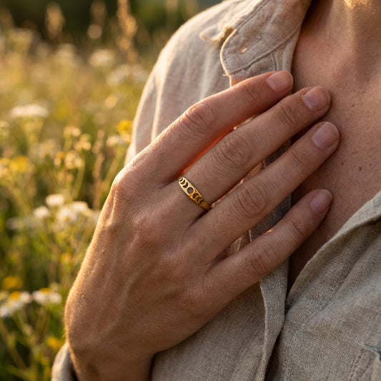 Mondphasen Ring Edelstahl Vergoldet – Schmal & Elegant