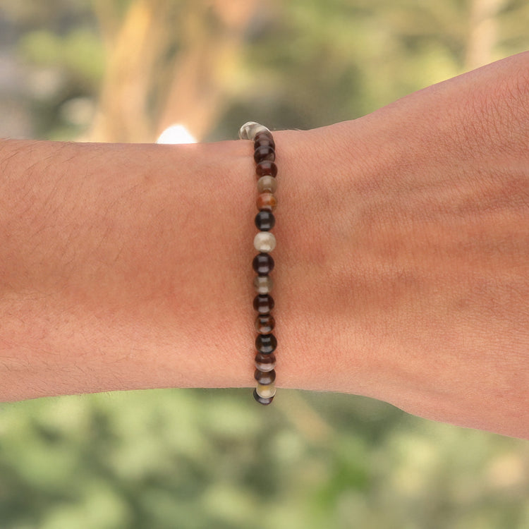 Pulsera de mini bolas de madera petrificada | 4 mm